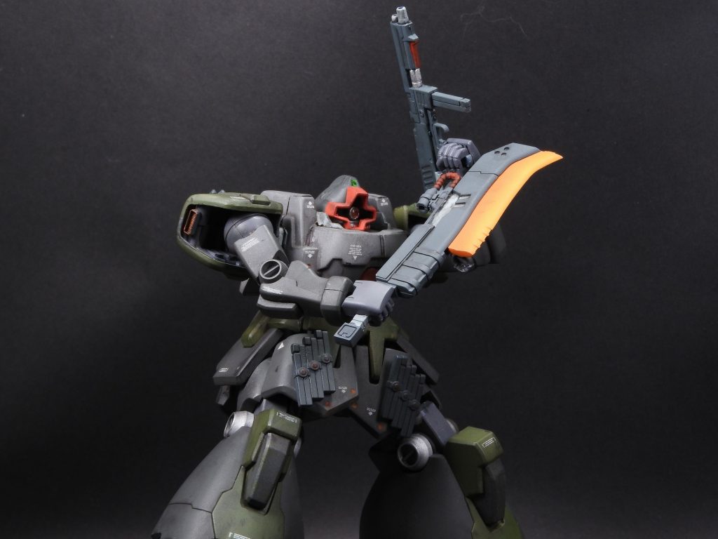 刀身の発熱表現はグラデーション塗装で表現しております。シルバー下地にMrカラーのオレンジとエヴァカラーのエヴァイエローの組み合わせです。