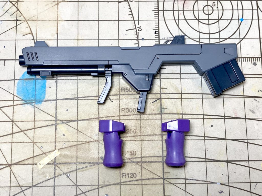 制作風景。腕の合わせ目、うまく消えたと思ったんですが、時間が経ったら変色してしまいました。無塗装だとこういうのが悩みですよね…。