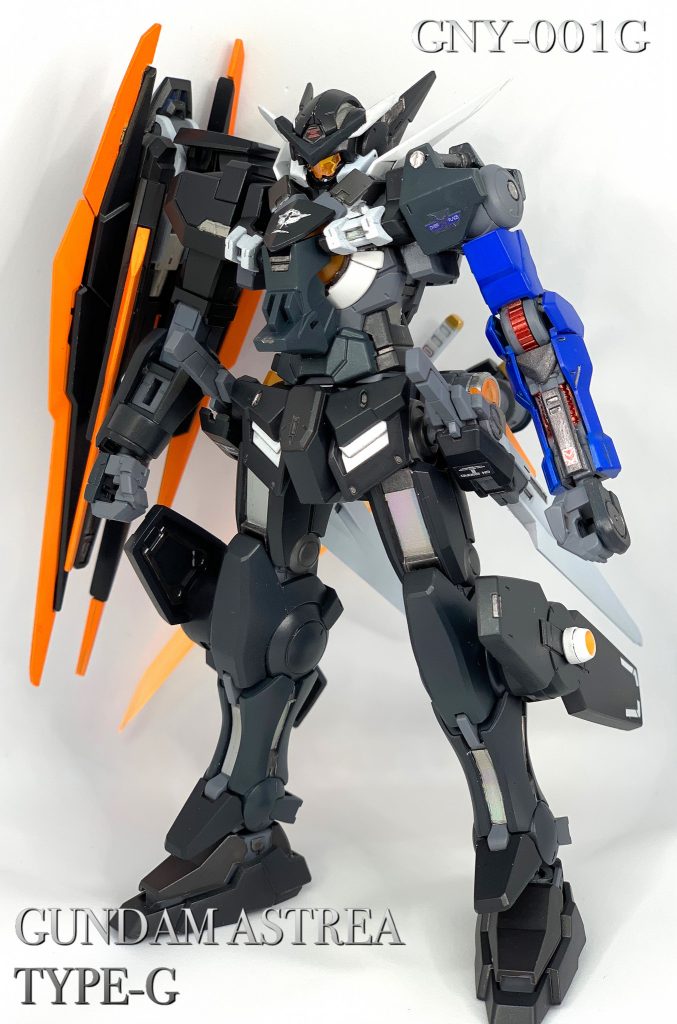 正式名称「ガンダムアストレア TYPE-G」フェレシュテで運用されていたガンダムアストレアTYPE-Fを改造したことからFの次を意味するGとも、グラハム専用機だから頭文字を取ってGとも。アストレアとは乙女座になった女神、乙女座のグラハムにはぴったりのガンダムだと思います!