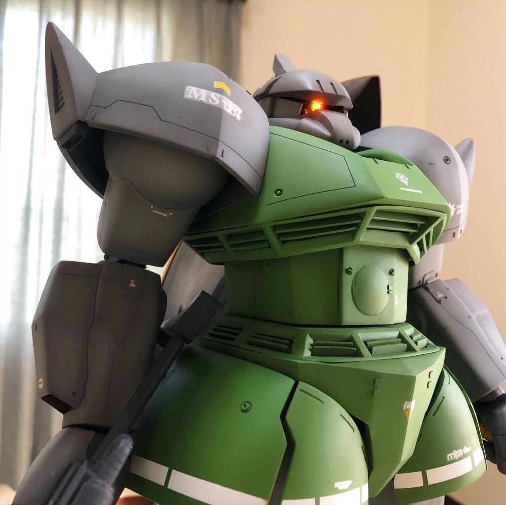 胴体は一番手を加えた箇所です。ダクトは全て開口しプラ板で作り直してます。