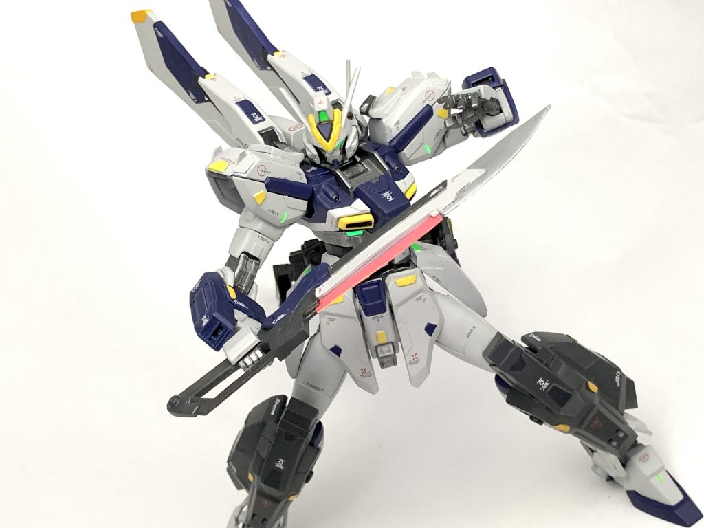 ウィンダム E1型。ウィンダムのマイナーチェンジ試作機として一部機体が実戦データの収集も兼ね先行配備されている。主な変更点としては頭部メインカメラの改良や腕部ビームバルカンユニットの増設などが挙げられる