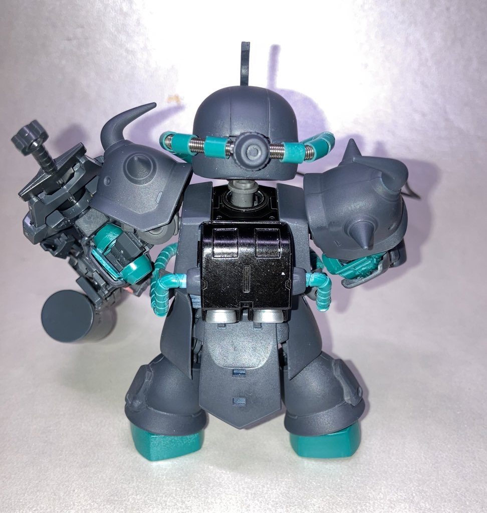 後ろから見るとパイプの角度が左右で違ったり、粗が目立つな(￣▽￣;)