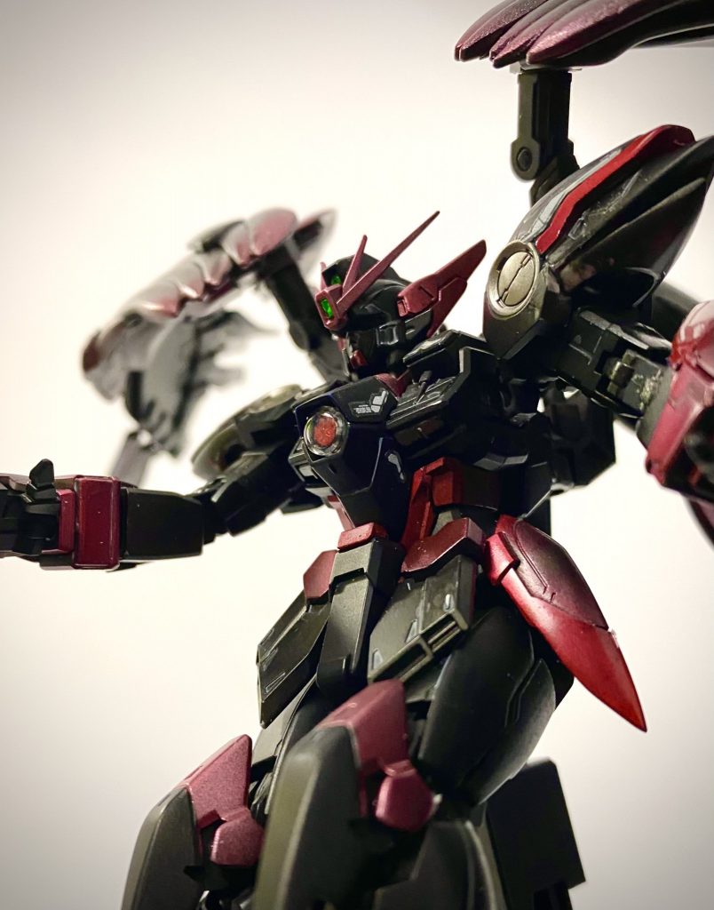 シルバーを下地色にしてクリアRED、BLACKで仕上げデカールは、白地のみ貼り付けました。