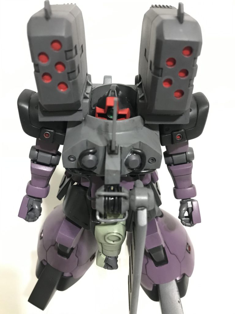 フロントアーマーのアンテナっぽいヤツは ワイヤーカッターです 腕のワイヤーはウインチで巻き取ります 推進剤があり遠隔操作出来ます 腕まで繋がっている動力パイプもキチンと再現してあります モノアイはくり抜いて中身作って多少可動します