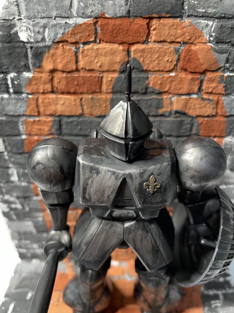 胸の百合のマークはワールドグリーンスタッフ製のフルールドリス。