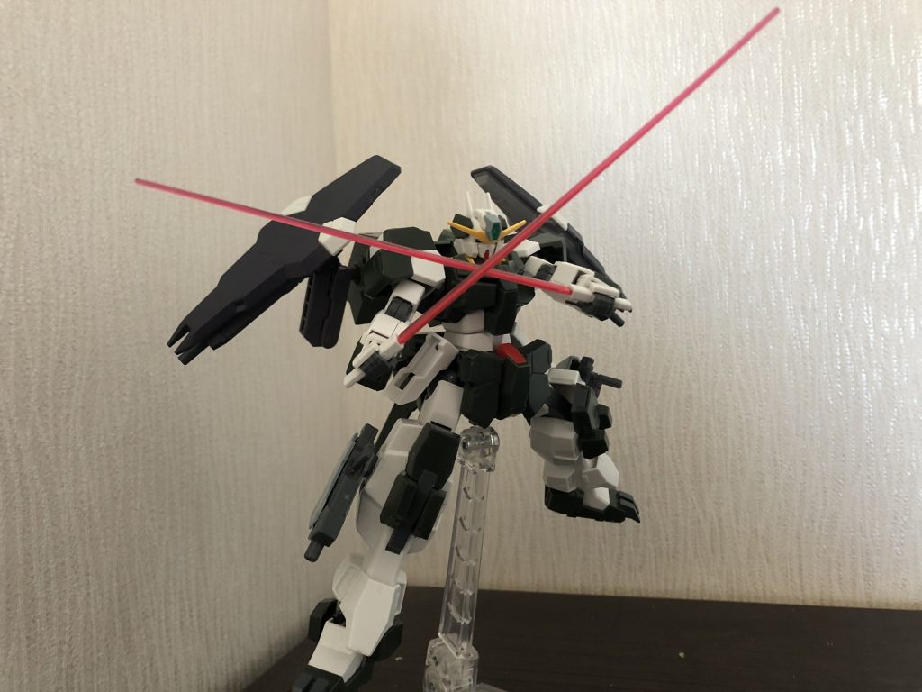 副武装のGNビームサーベル
本機唯一の近接武装で。射撃武装が使えなかったり近接で戦う場合の装備だが狙撃機体という構成上使用頻度は低い