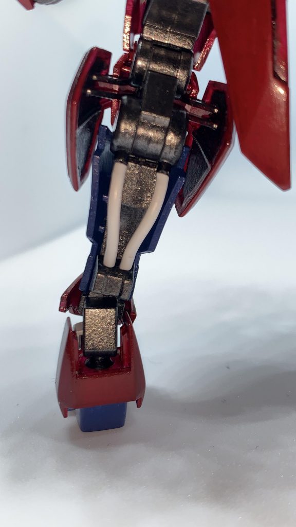 首のパイプ追加と足や腕のパイプ部は切って100均に売ってるカラーワイヤーを付けました。