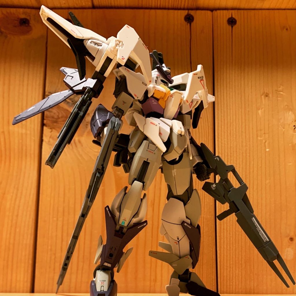 リタッチ前の状態。腿や二の腕をガルグレーで塗ったの忘れてニュートラルグレーでリタッチしてしまう失態を犯してなんか変なシミみたいになってしまってます。無念。