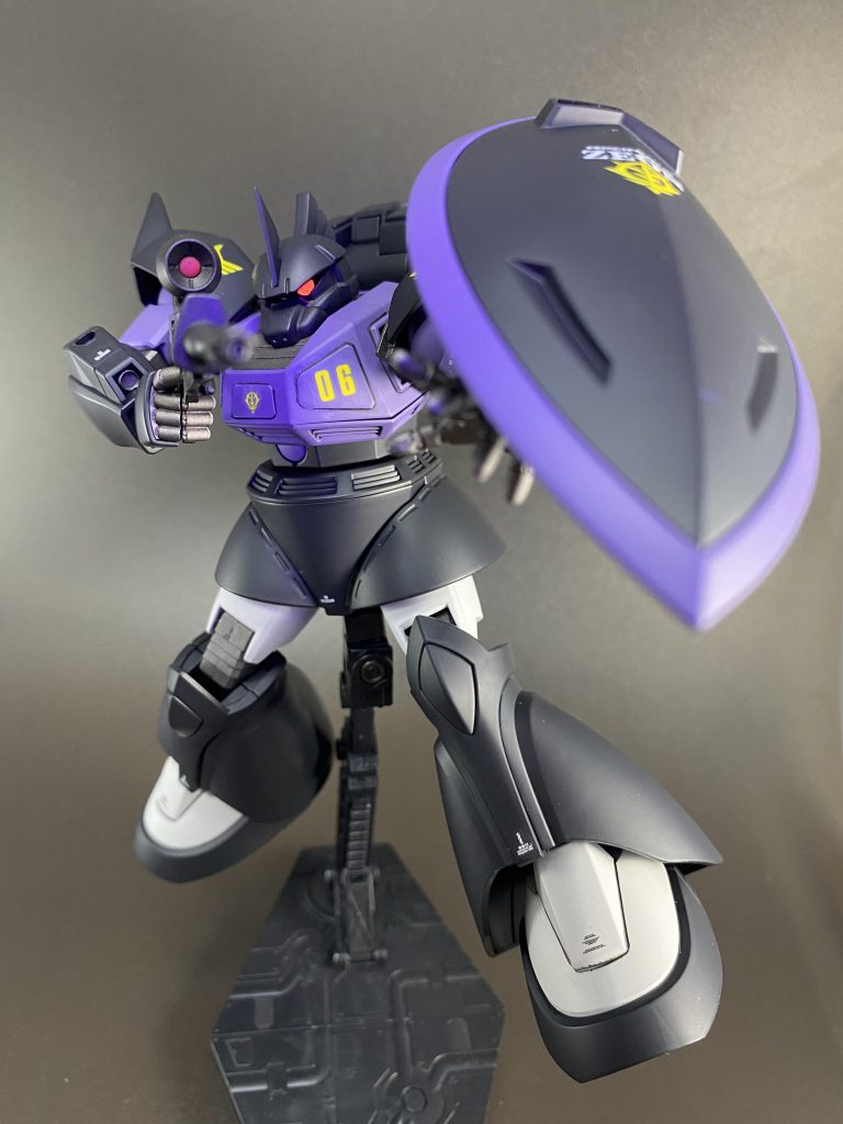 モノアイはネオジム磁石で可動するので、レールの外から爪楊枝で少し押すだけで左右に動きます。