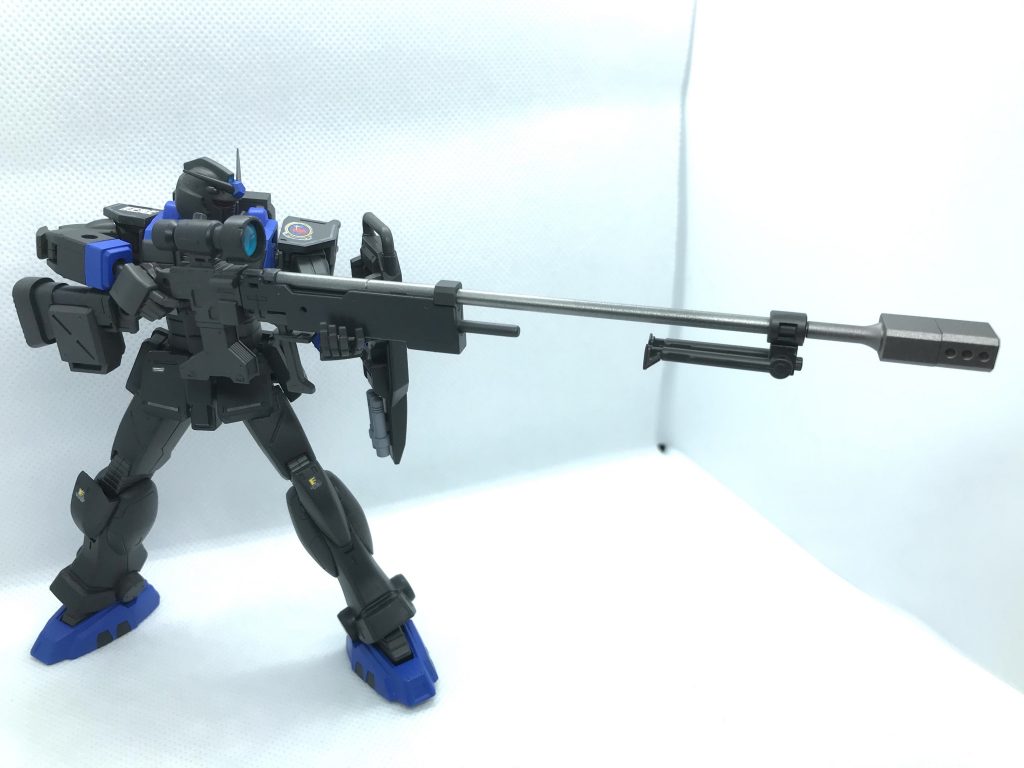 ライフル長すぎ・・・ガンダムベースで購入したシステムウェポンなので、他のスナイパーライフルにも換装できますが、局地型ガンダムには対物ライフル風なこの形が1番似合いそうだったのでこれをチョイス膝ついて両手で持って狙撃ポーズを取らせて飾りたかったけど、イメージ通りにはできず・・・陸戦型ガンダムさんとジムスナイパーさんにお譲りします(>人<;)