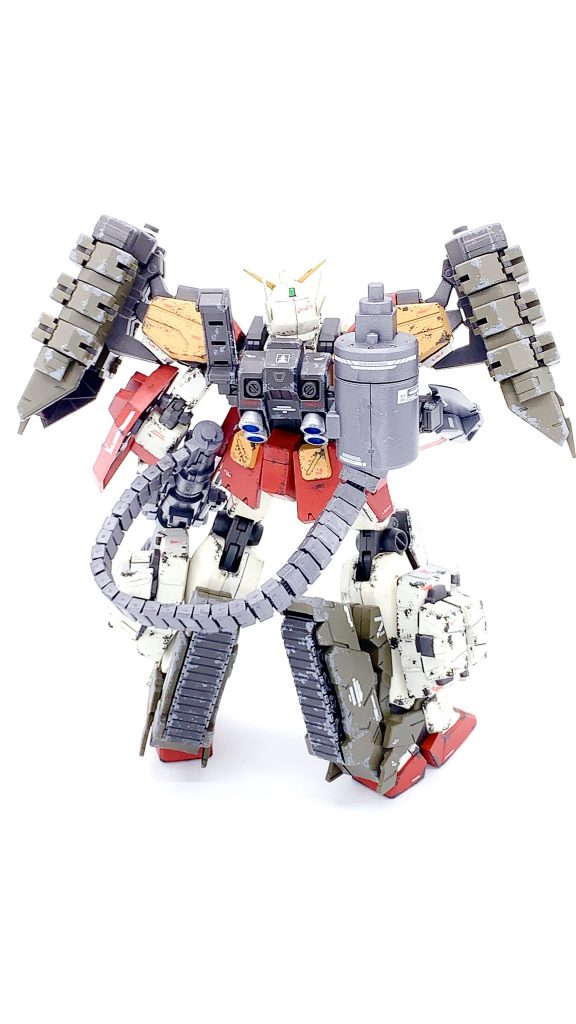 MSに限らずスラスターの内側が青く焼けている表現が好きなのでガンダムマーカーで塗りました。 割と気に入ってるんですけど本当はグラデが入ったような焼け方が好きなので今後調べてみたいです。