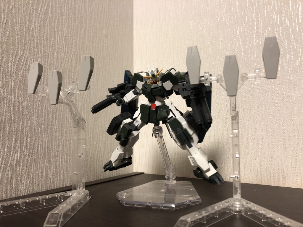 GNシールドビット展開
アサルトモードは出来ない代わりに耐久性が向上している