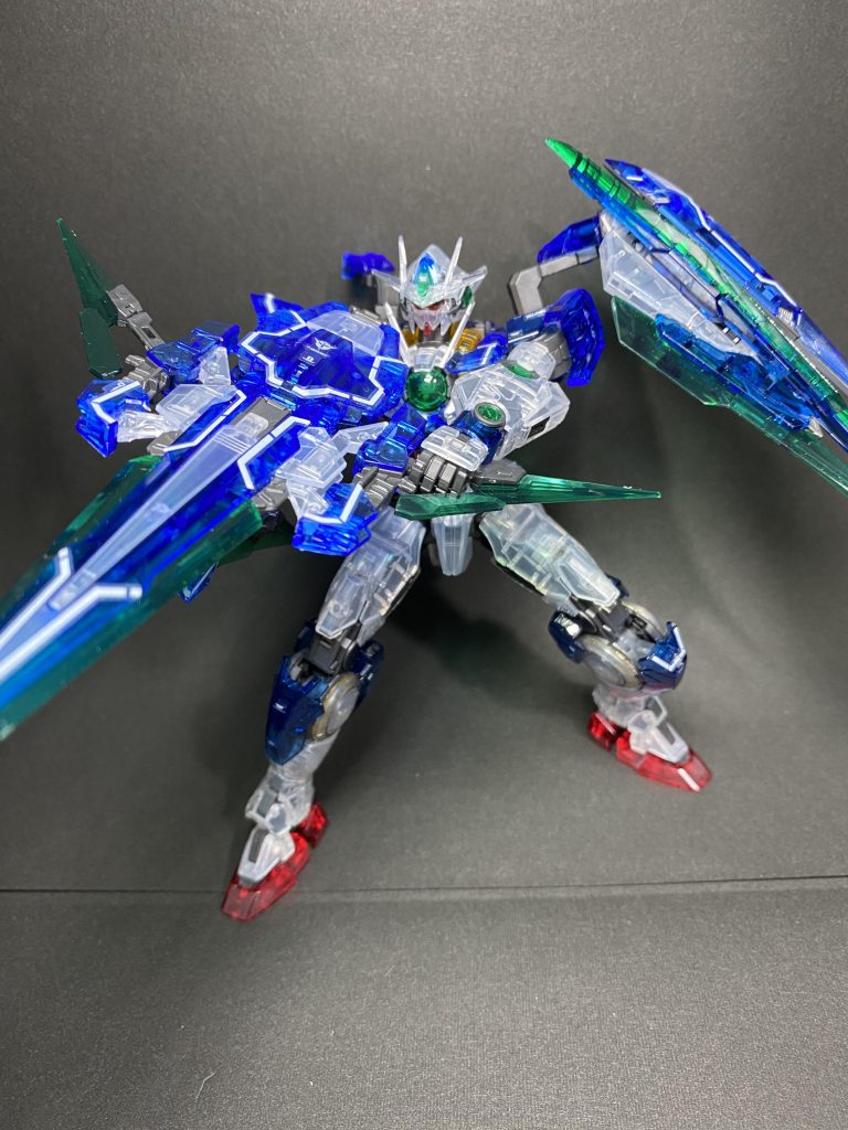 武器のバリエーションが多く、変形、ポージングが大変でした。