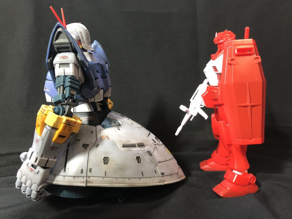 初代ガンダムとのサイズ比較。