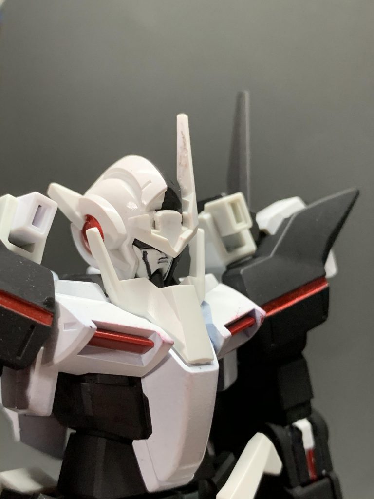 右目はシンプルに黒一色です。頬の溝を太くしてアークワンの特徴である深い涙ラインを再現してみました。悲しみを背負って戦う仮面ライダーには必須の涙ラインですがアークワンのは特に大きくデザインされていて或人の深い哀しみが表現されていて好きです