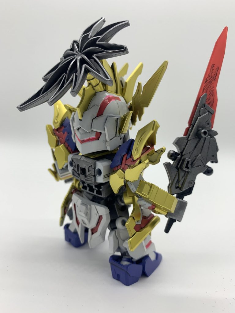 とにかく大変なのはマスキング。特に頭と腰後ろ側のピンクは大変でした。失敗したところは、乾燥後エナメルの蛍光ピンクでリカバー。