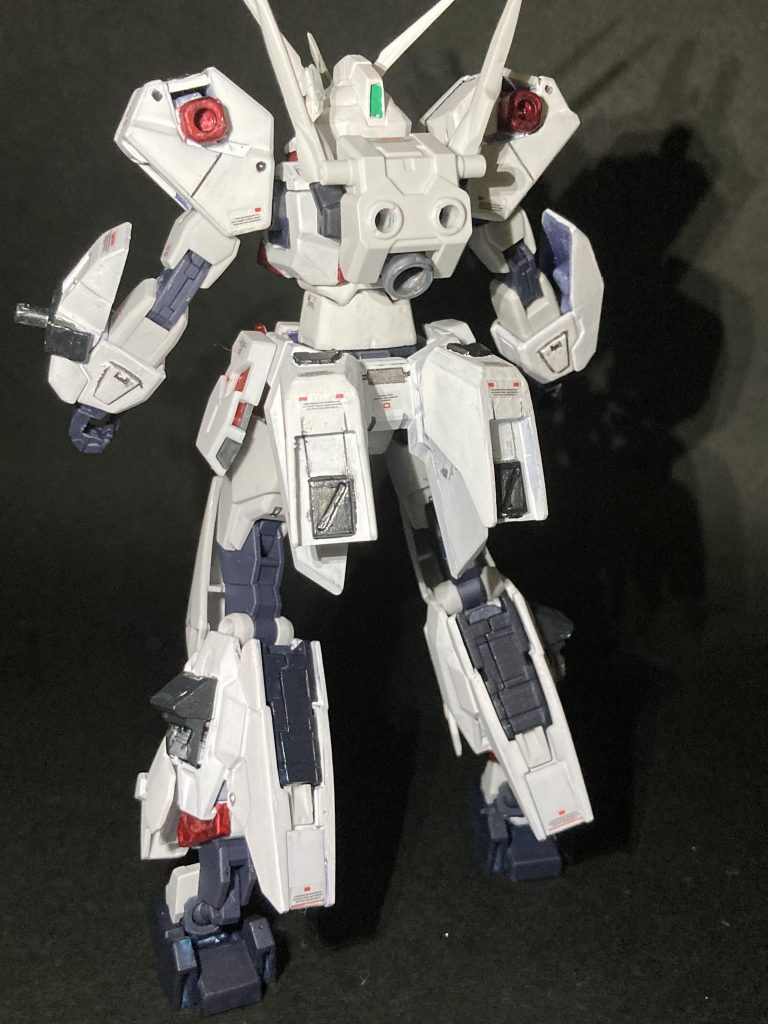 バックショット
スラスター類を追加して推進力をアップしています。バックパックはシンプルですがフルアーマー換装も将来的に可能にしたい為この形に。