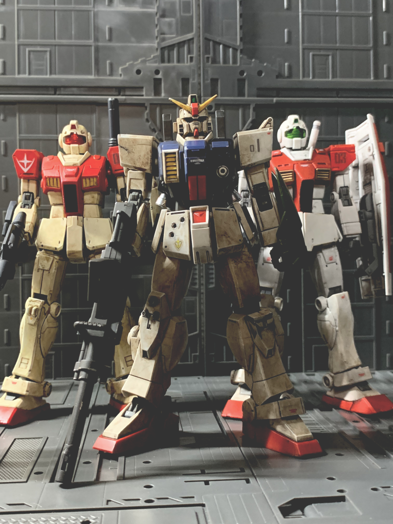 アルファ小隊完成しました。1番機の陸ガンは以前製作したものにマーキングシールを貼っただけです。機体の配備順としては陸ガン→ジムキャ→ジムという設定です。ジムだけ小綺麗なのは配備が最近だったということで笑。 