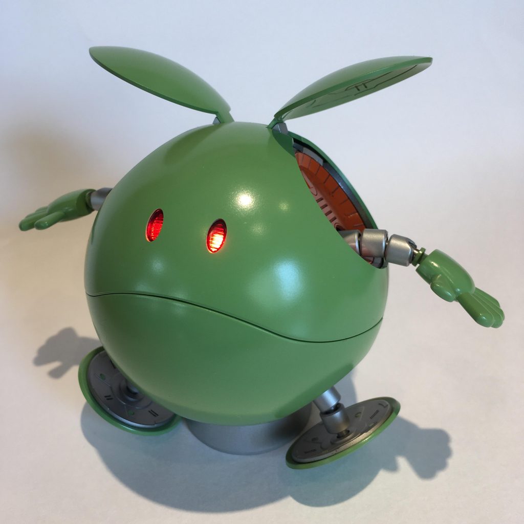 腕と脚を解放別売の発光ユニットで目も光ります。