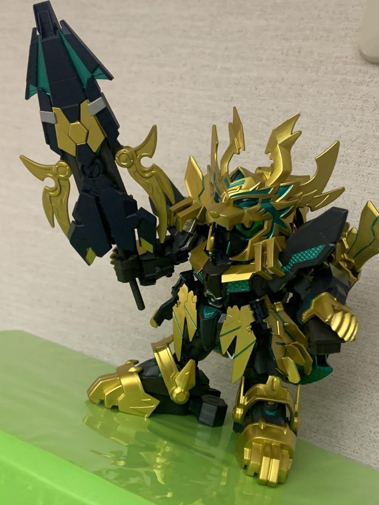 基本形態分厚すぎるため盾としても充分な耐久性をもつ。