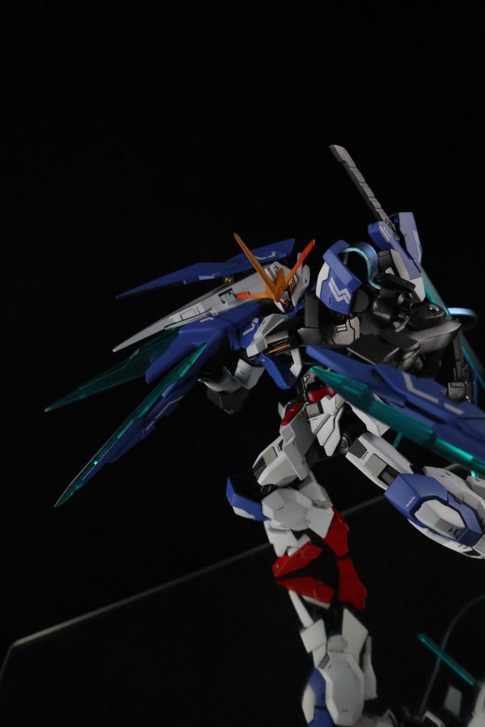 近接格闘ブレード。個人的な趣味全開。逆手持ち専用。刃の色は元々クリアブルー。クリアイエローを吹くとクリアグリーンになります。全て色を合わせるために最後に全ての刀身に蛍光ブルーグリーン濃いめに吹いてます。