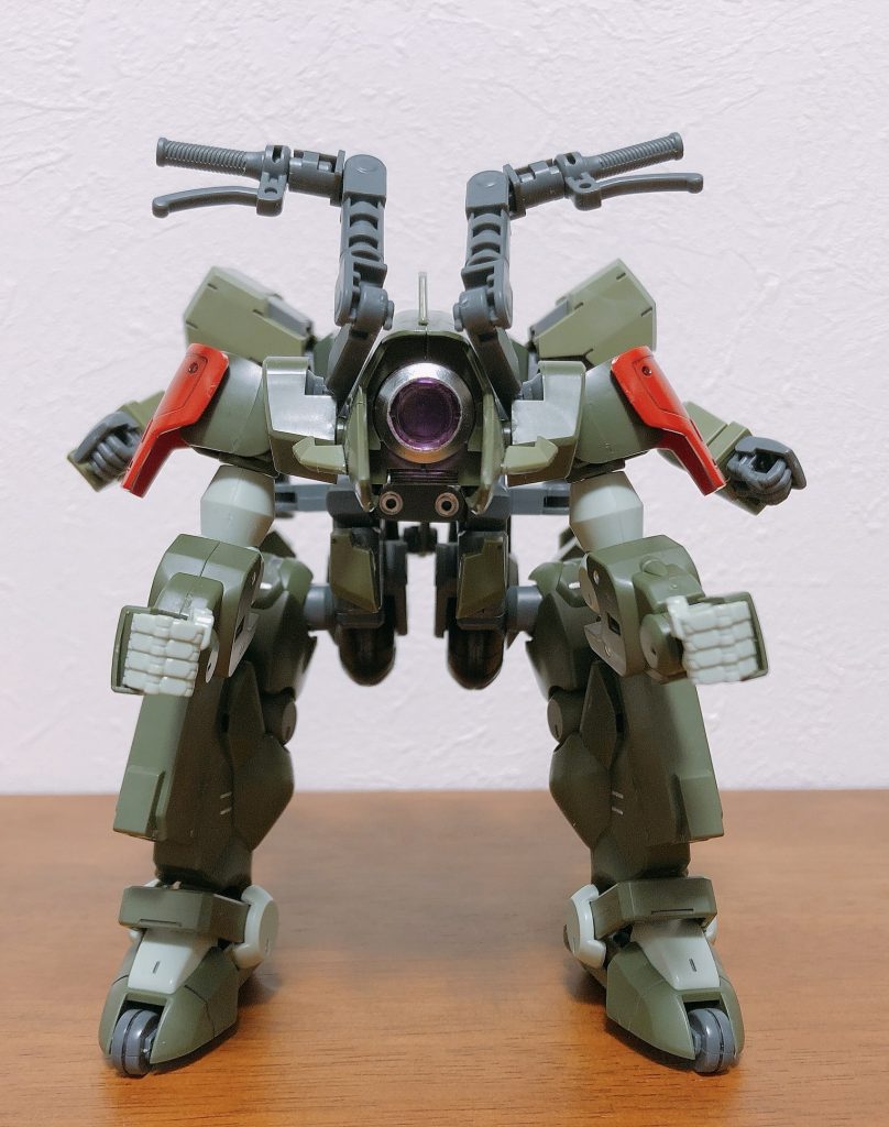 最終決戦用に改修された GGパワーローダー。正面からは以前とあまり変化がありませんが…