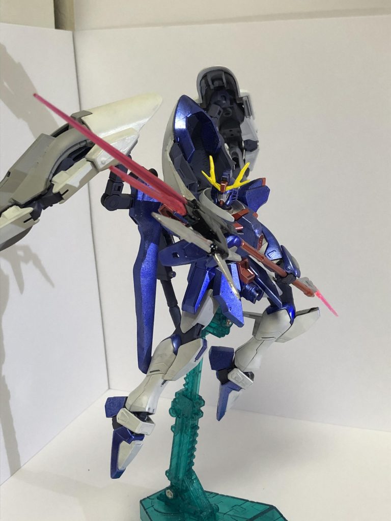 主に強化型ビームランスを使用して戦闘します。