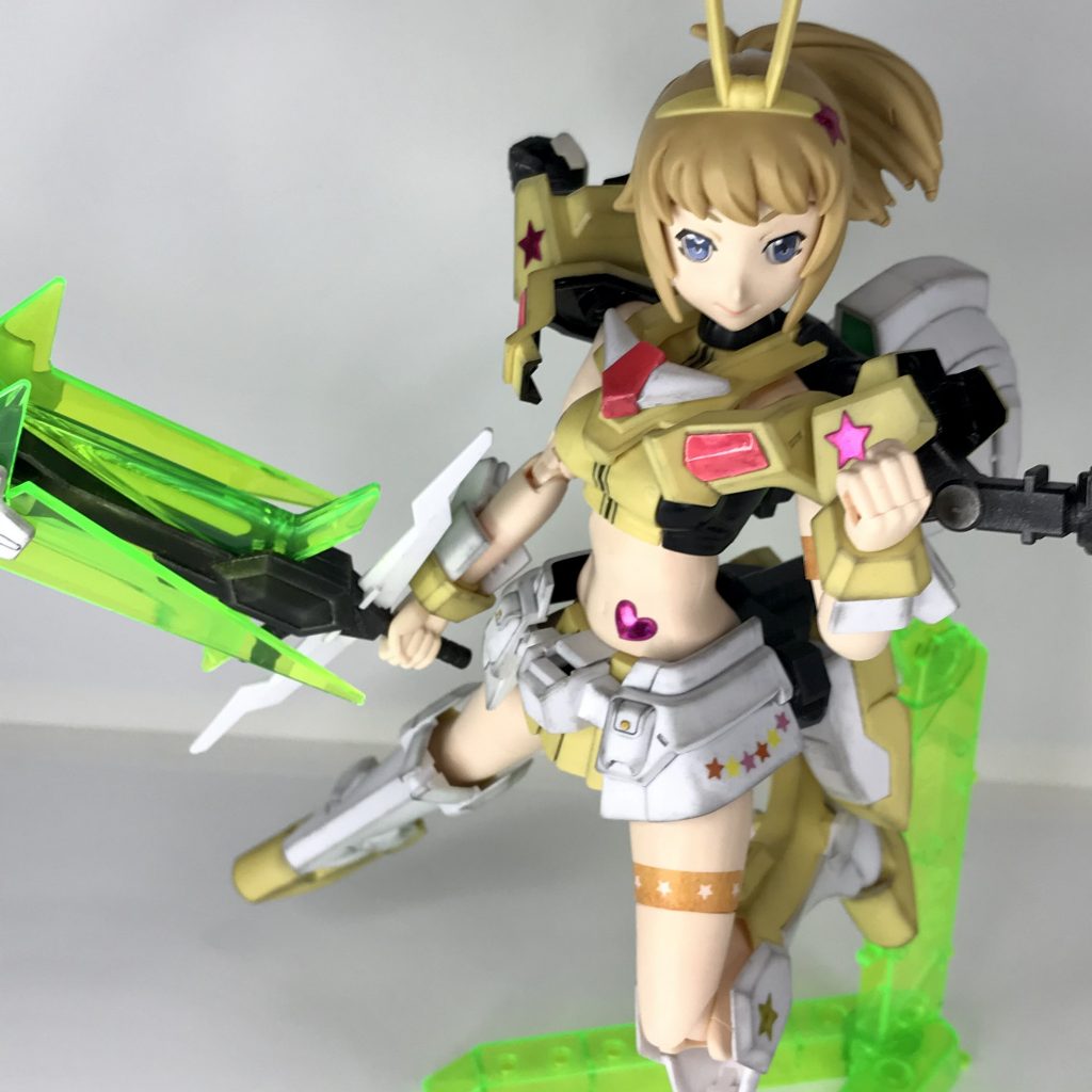 箱絵風に。素体だとそこそこ動きますが、装甲を付けるとかなり制限されてしまいます。