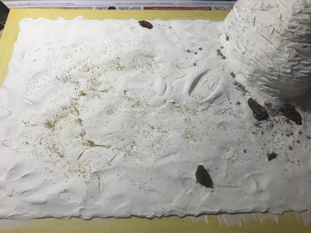 塗装前。バラストやらウェザリングパステルをばら撒いてます。