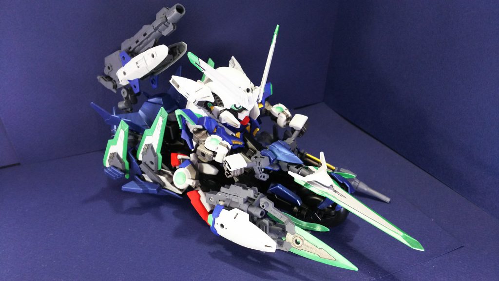 トリニティバイクに装着された武装を組み合わせて、各種形態を再現します。