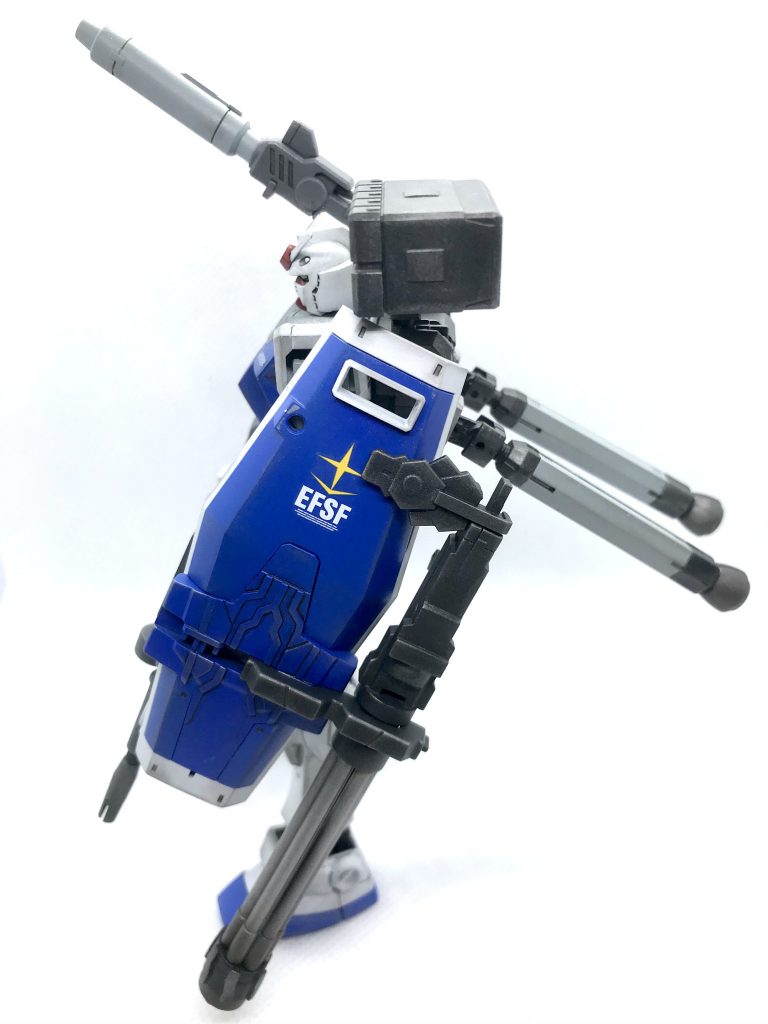 ノーマルのシールドは赤で塗りましたが、シールドはフル装備にした際、ごちゃごちゃ感が出ないよう本体の青と統一して纏まった感を出してみました。ガトリングはクロームシルバーにグラデーションで焼鉄色を吹いてみました。初めての試みでドキドキでした。