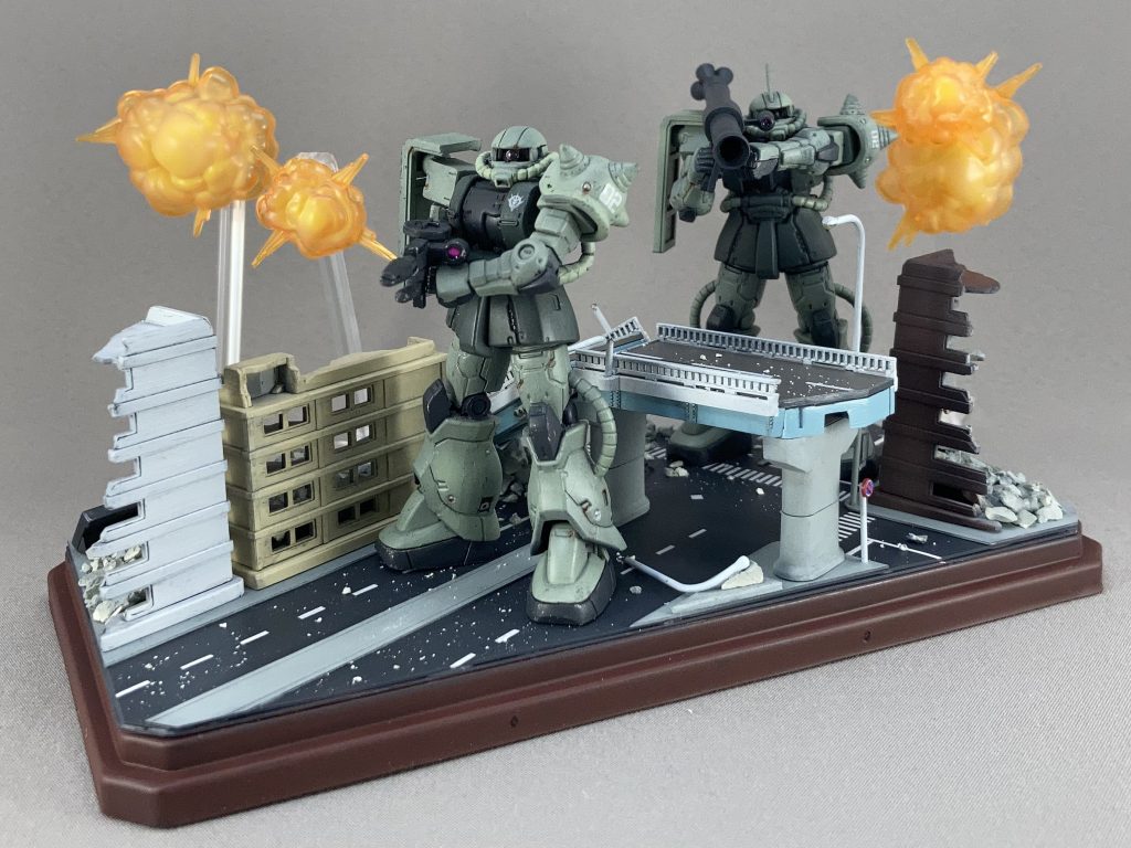 バズーカはプラパイプやバーニアからです。
他のザクと同じように汚し、マーキングも同じ数字にしました。