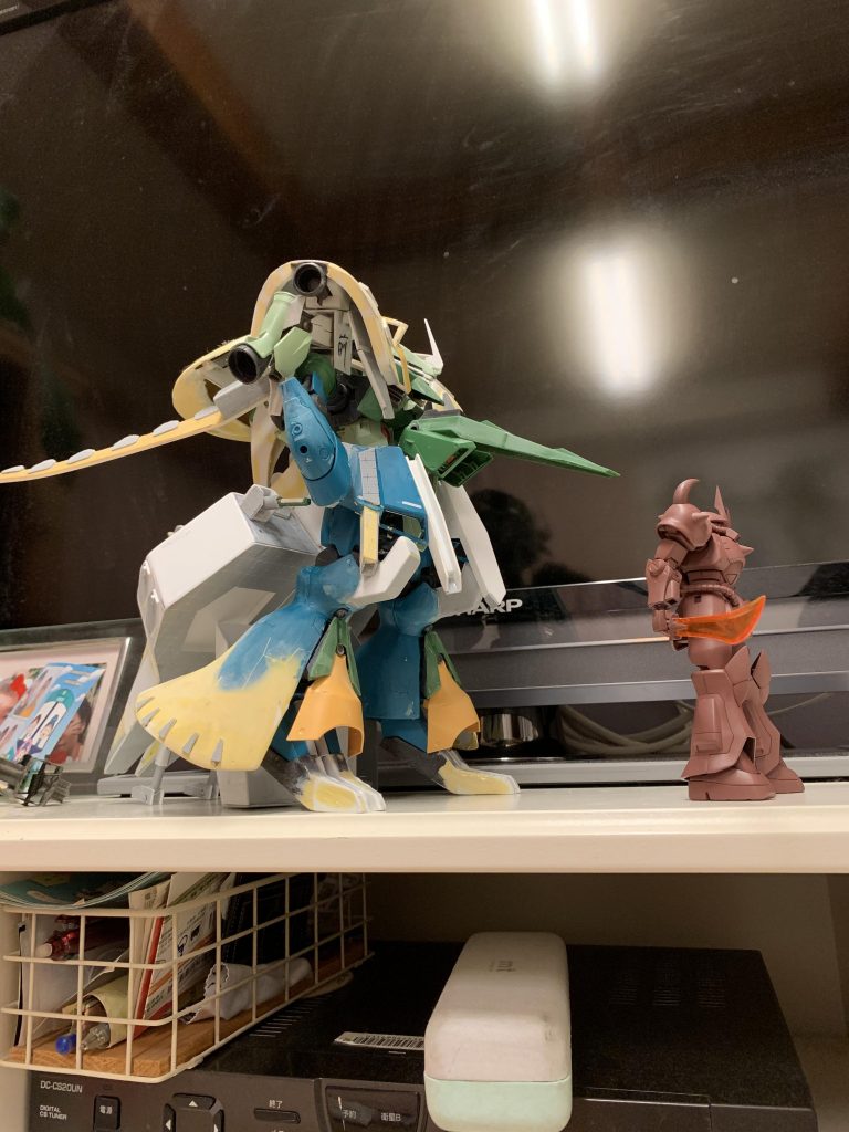 胴体はハンマハンマ、下半身、腕はヤクトドーガで構成