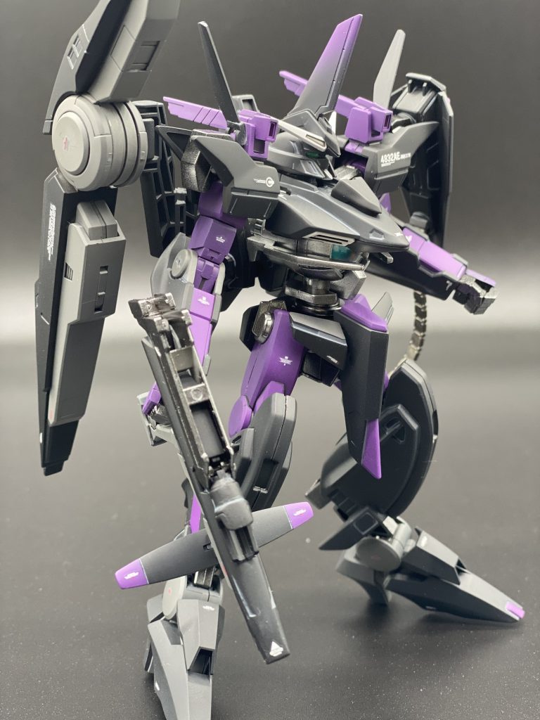 パーツが多くなく油断してしまい、塗り始めたらマスキングによる色分けが所々あって少し苦労しました。