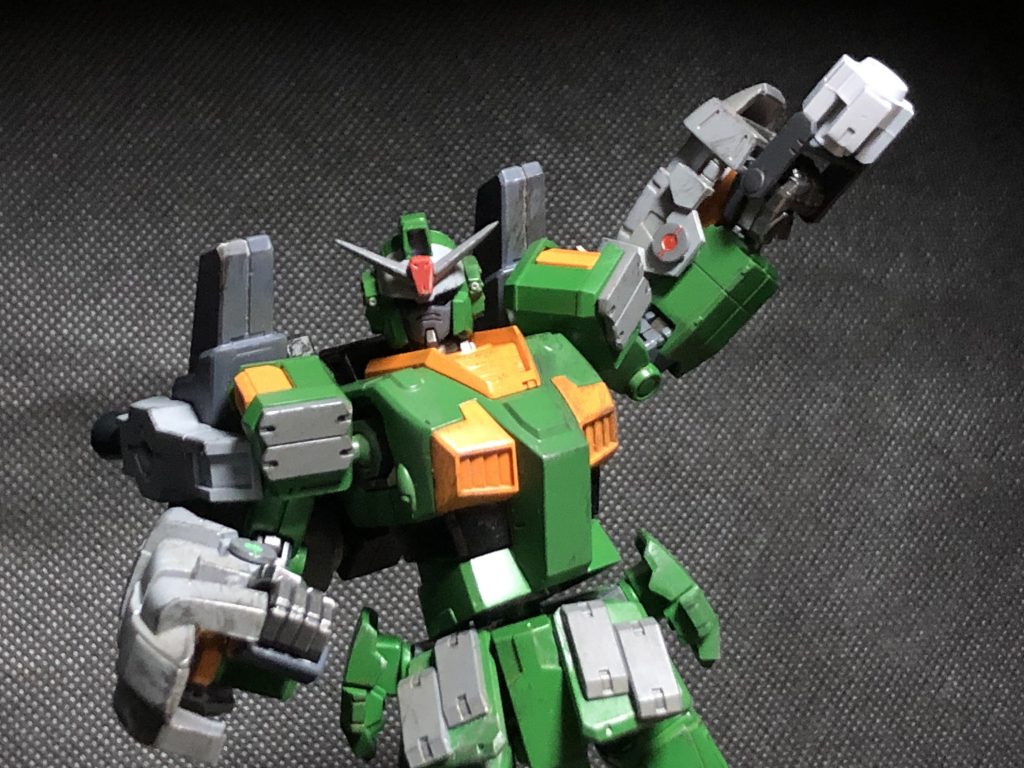 近接武装では試験的に作られたスパークナックル(試験型)一度使うとチャージに時間がかかってしまうため、敵に詰められた時の切り札として使います。