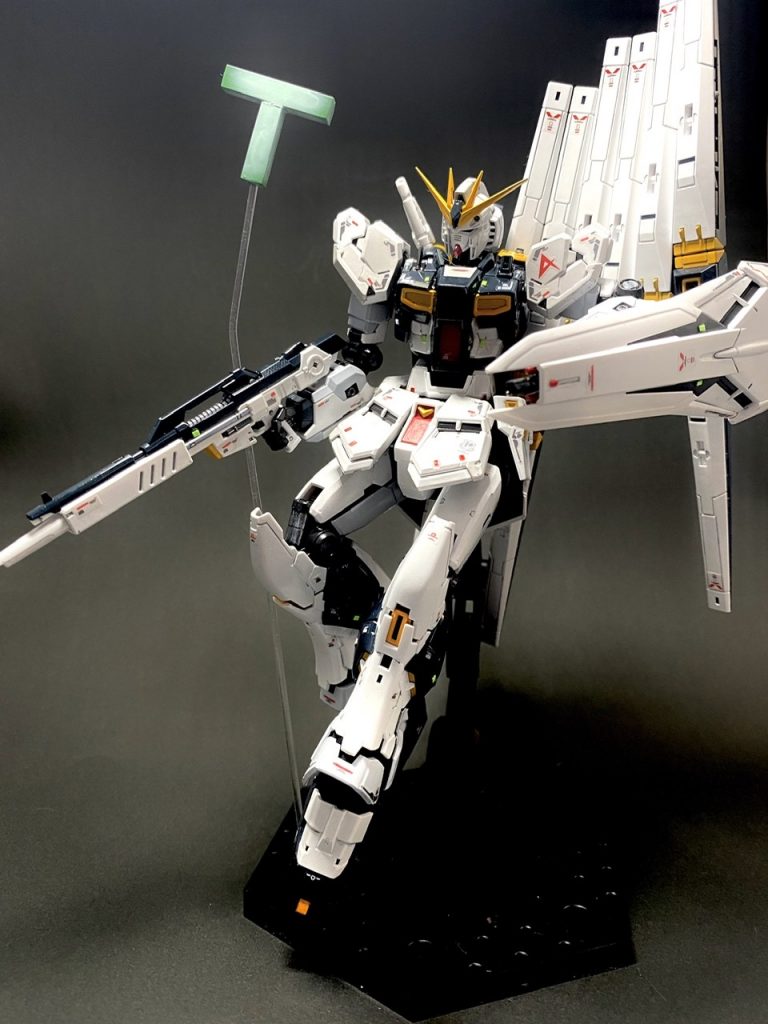 取り立てて改造はしていないのですが、今回初めての試みとしてレッドチップ、グリーンチップを使ったディテールアップを施しています。ついでにサイコフレーム試料などおまけに添えてみました。