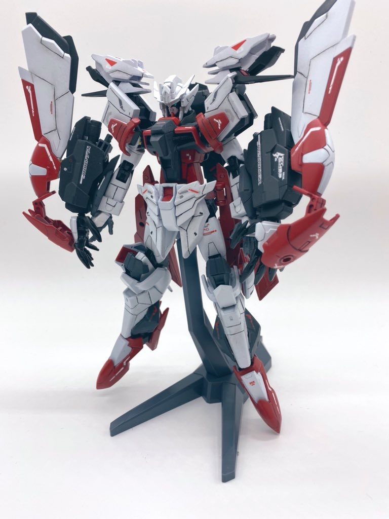   背後から取れ、グラッドドラグーンとしても使えたり、腕にマウントし近接戦闘で敵を殴り倒すとかの戦闘スタイルもとれるようにしました。