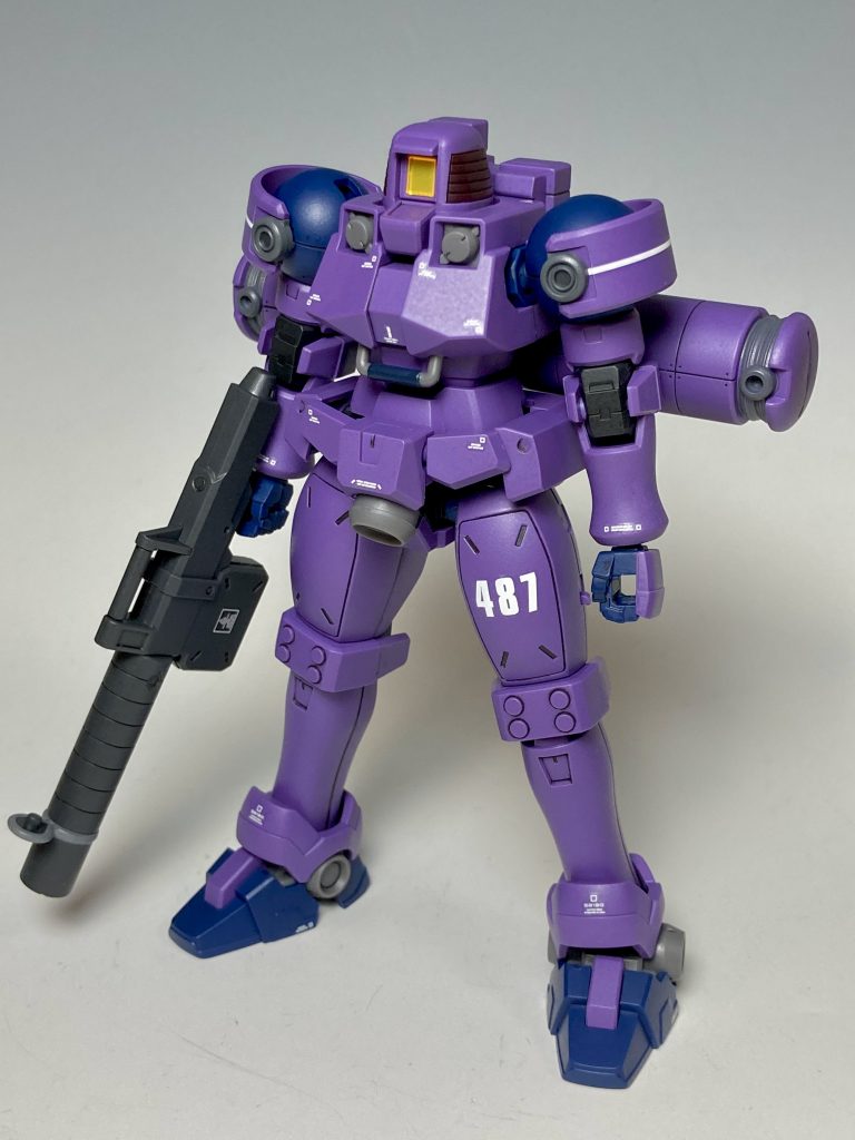 フロントビューです。シンプルなデザインですが、パープルのカラーリングがまぶしいです！