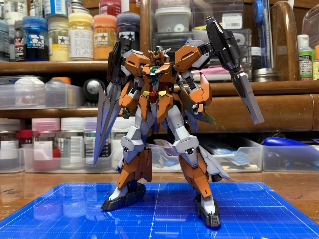 塗装後関節は5分ツヤ外装部は7分ツヤで仕上げてますホワイトはサタニクスのイメージに合わせて暖色系の白にしてます