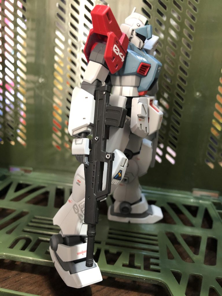 主兵装のジムライフルにあっても実弾からビーム兵装に改良されている、という妄想✨