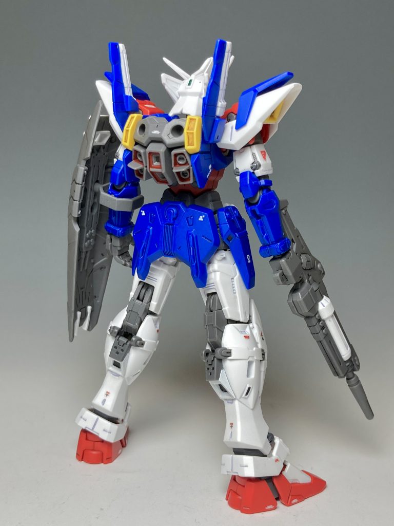 リアビューです。バーニアが6つもあります!リアアーマーもあまり見ないデザインで新鮮ですね。