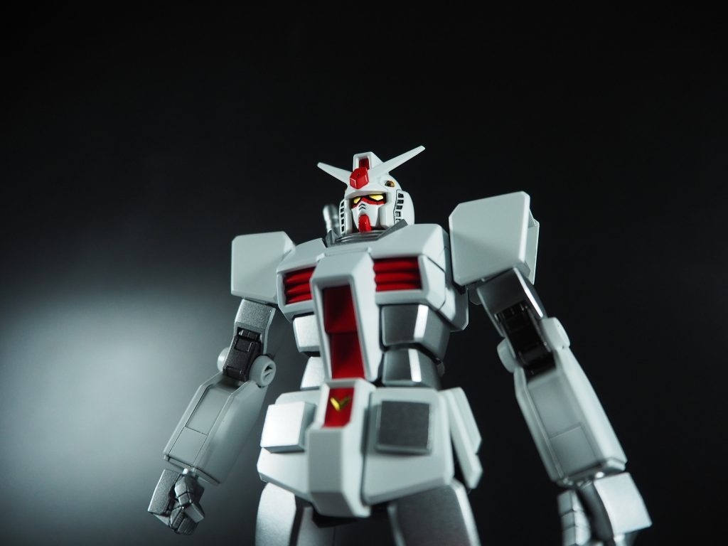 EGガンダムは00年代初頭辺りの顔寄りなので割と好み目の塗り分けは正面部分だけ黄色を残し、目のパーツと赤の隈取の奥の方を黒で塗り切ってしまうと綺麗に黒の蓋ができます