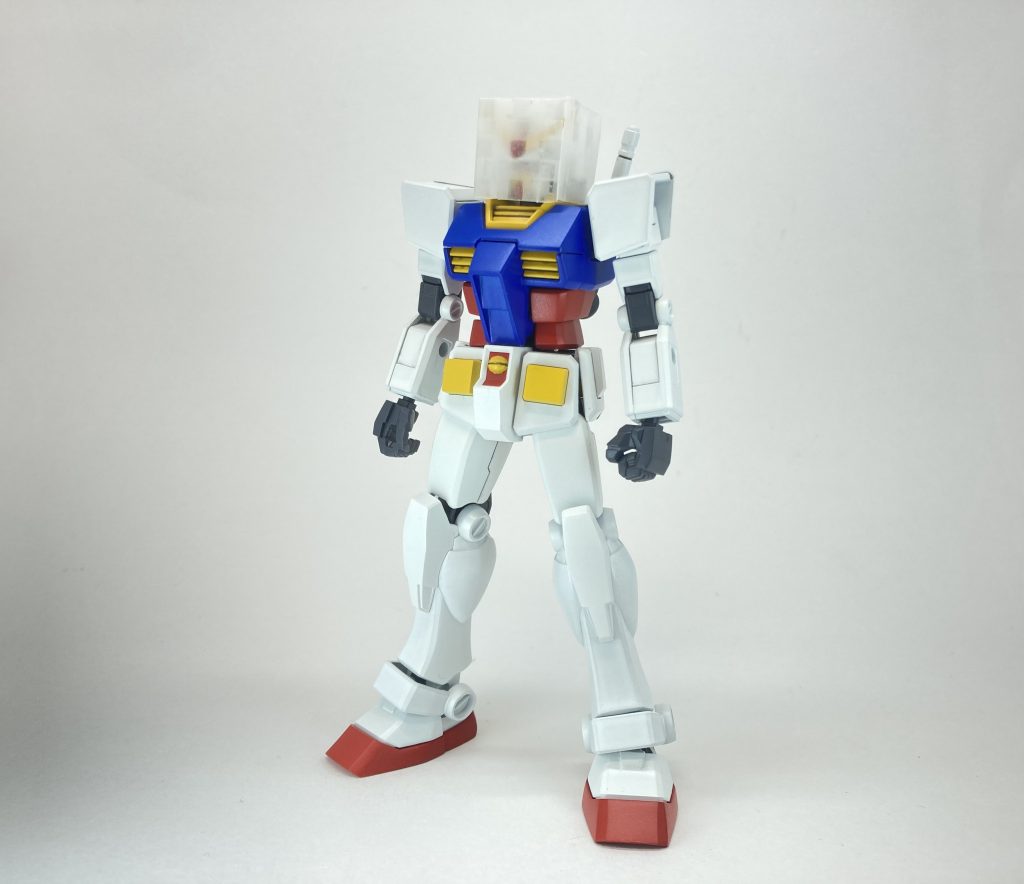 頭以外はほぼガンダムです(股間のV字マークはキチンと蓮蓬のマークに変更しています！)  