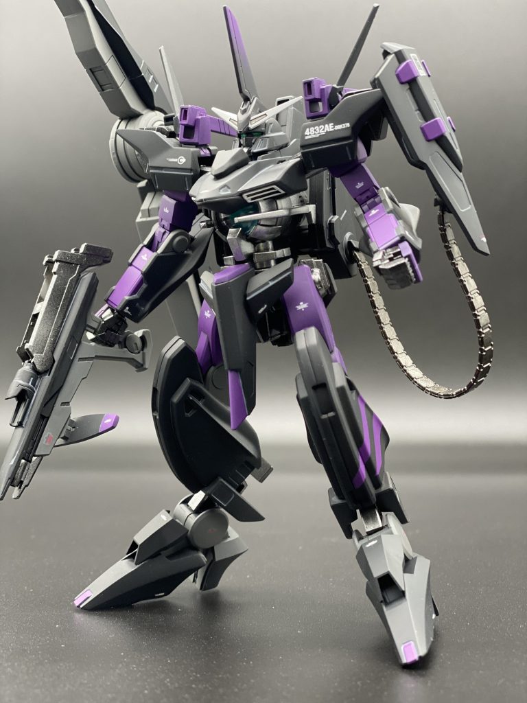 足には少し広い面があったのでラインを入れてみました。