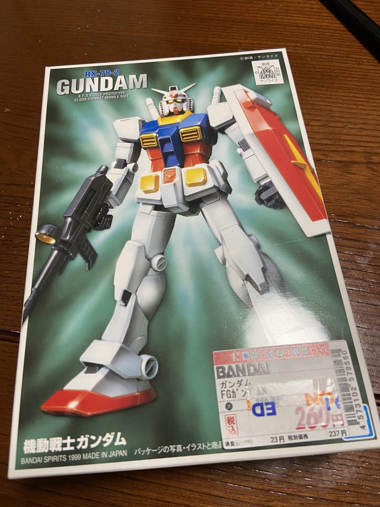 今回習得目標にしたのは、①合わせ目消し②表面処理③後ハメ加工④筆塗装の希釈というシンプル技の数々です。どれも未経験ではないのですが、なんちゃってでいつもやってましたので、ちゃんと丁寧にやることを心がけました。