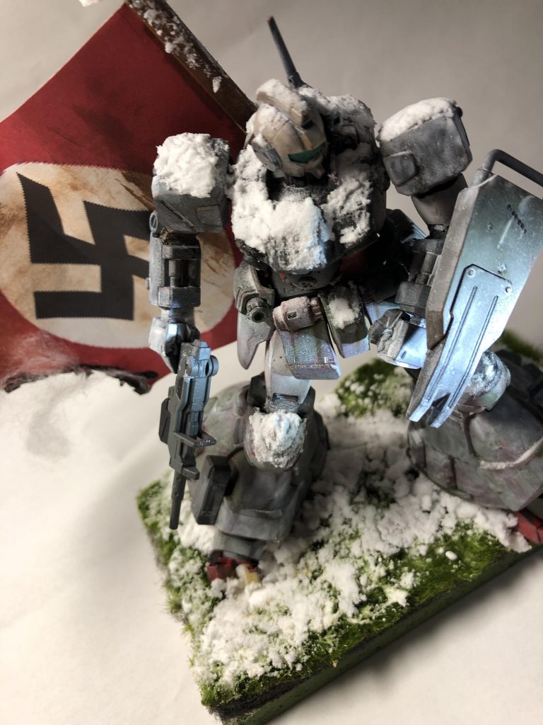 冬季迷彩はウェザリングカラー　マルチホワイトで重曹で降り始めの少し重そうな雪を表現してみました。