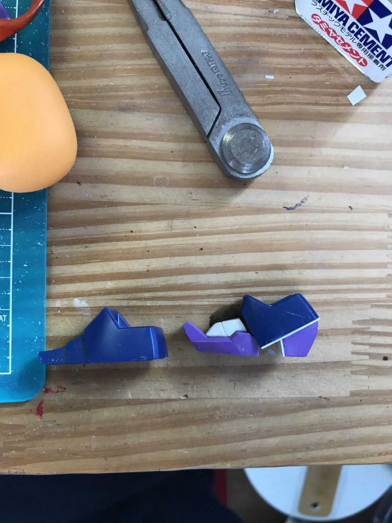 　足はスタイリッシュにするためキマリストルーパーの踵とつま先を使用して改造しました。