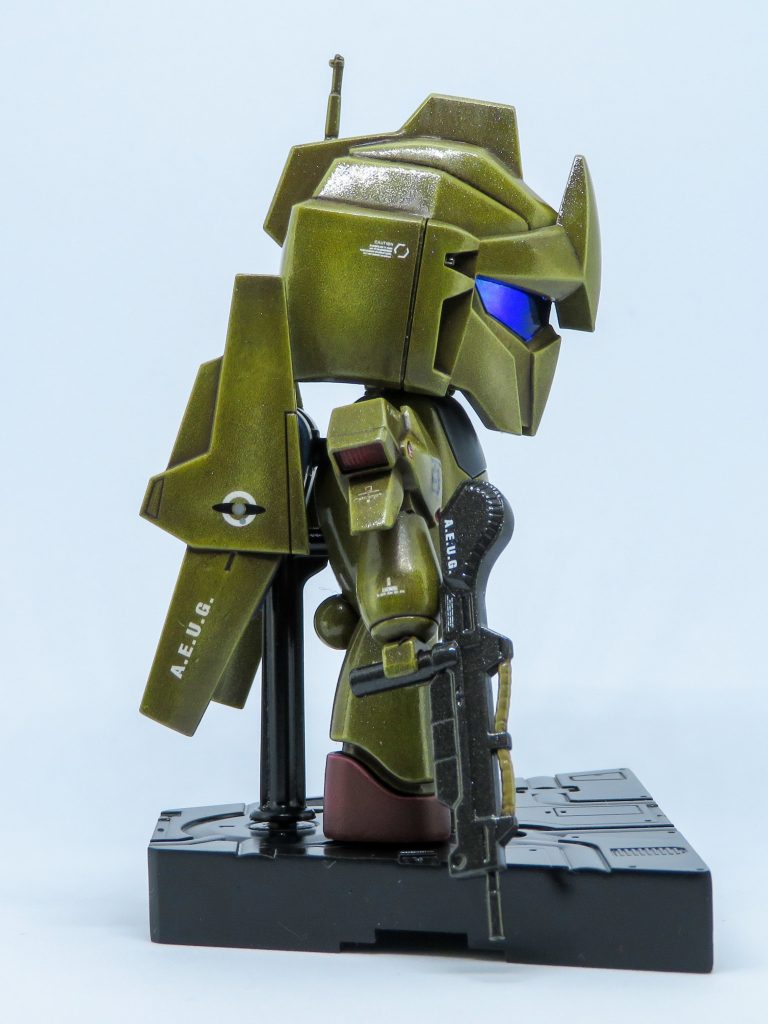 メインカメラはSDに付属のシールの上から、タミヤのラリーカーのキットに付いていたオーロラシールを貼ったら、こんな色味になりました