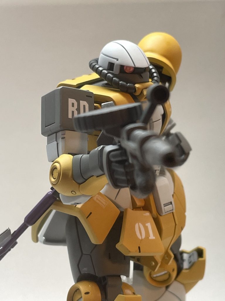 ザクマシンガンで狙いをつけて。スコープはモノアイ同様Hアイズ入れようかと思いましたが手持ちにサイズが合うのが無かったのでそのまま。