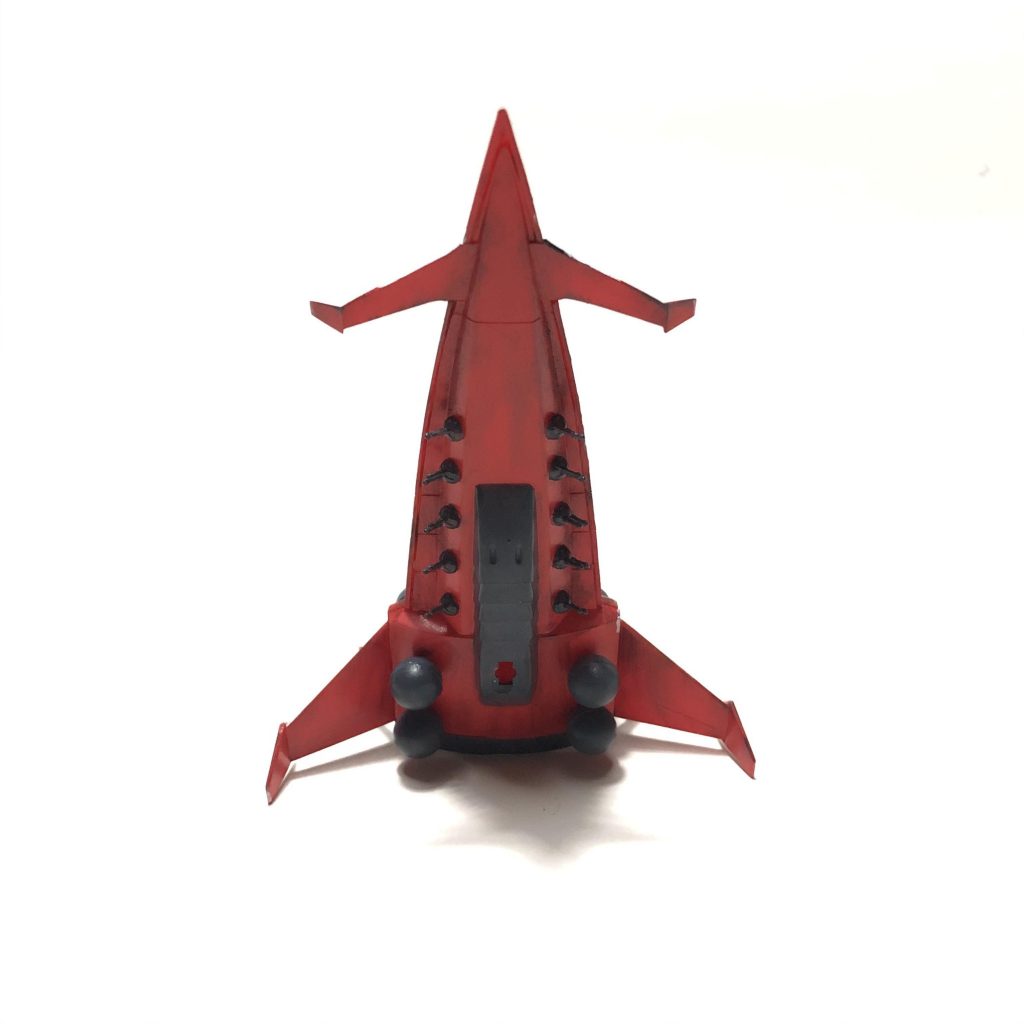 表、裏
2連装主砲を艦上部に3門、2連装ビーム砲を両舷下部に各5基が装備されている。
このビーム砲でさえ通常の戦艦の主砲に匹敵する威力を持っていた。
また各種ミサイルを搭載している。｢パッケージより抜粋｣